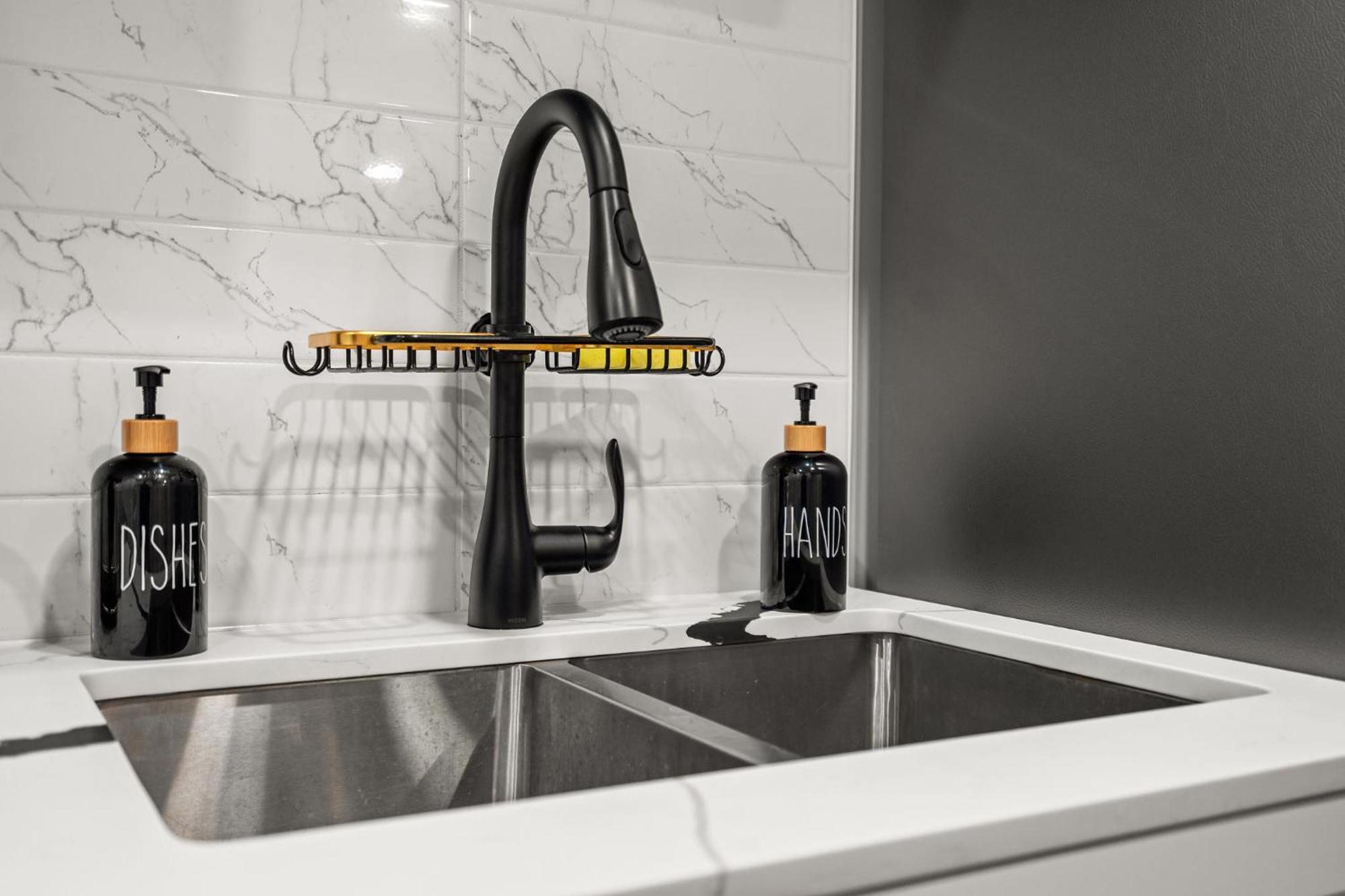 Meriweather - Calgary Breathtaking 1-Bedroom Apartment Luaran gambar